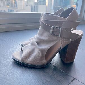 Not Rated size 7 light brown/beigeish sparkly open heel boot